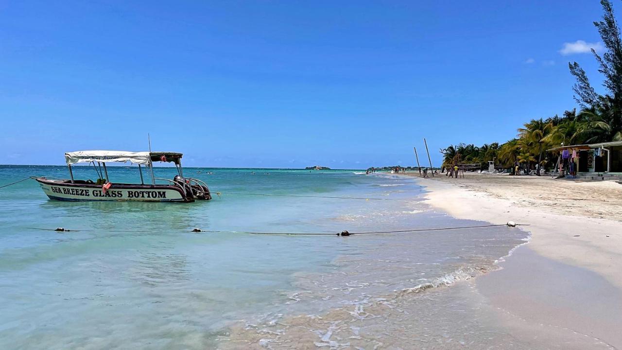 Oceanfront Condo W/ Free Parking + High Speed Wifi Negril Kültér fotó