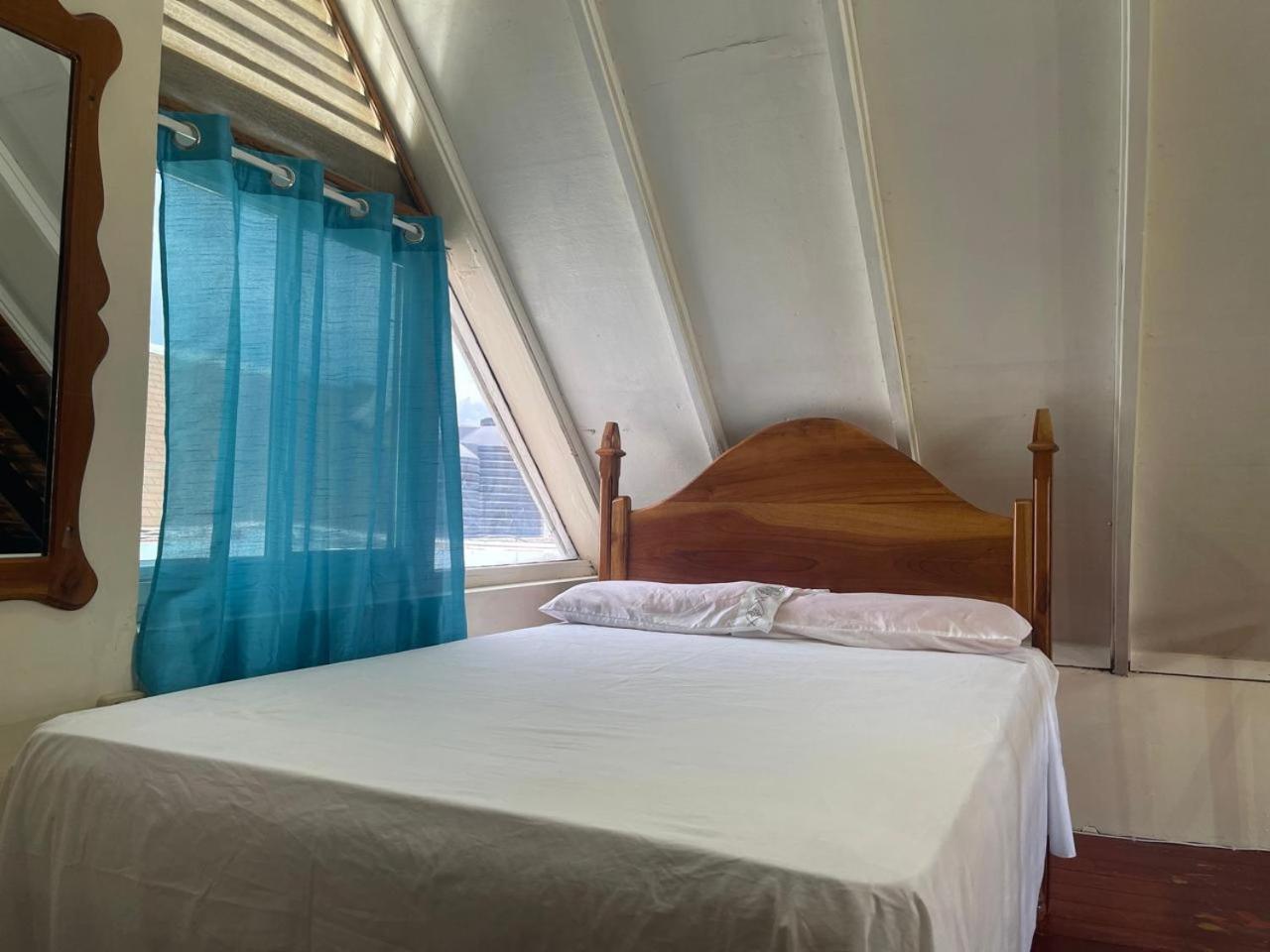 Oceanfront Condo W/ Free Parking + High Speed Wifi Negril Kültér fotó