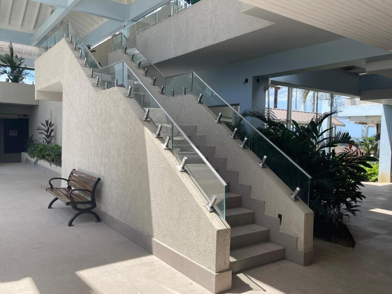 Oceanfront Condo W/ Free Parking + High Speed Wifi Negril Kültér fotó